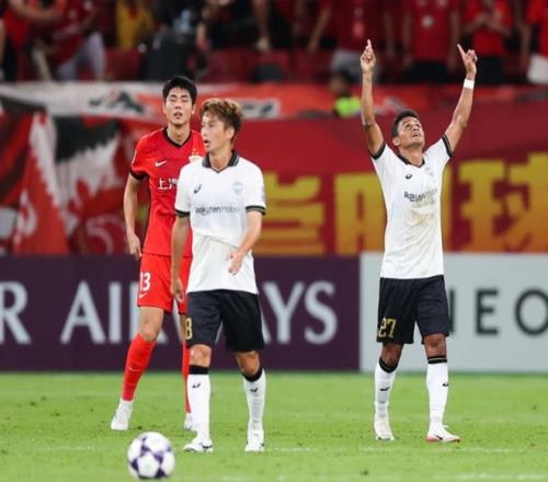 中超BIG3滑铁卢！申花战略放弃蓉城遭绝杀，海港3球惨败日本劲旅