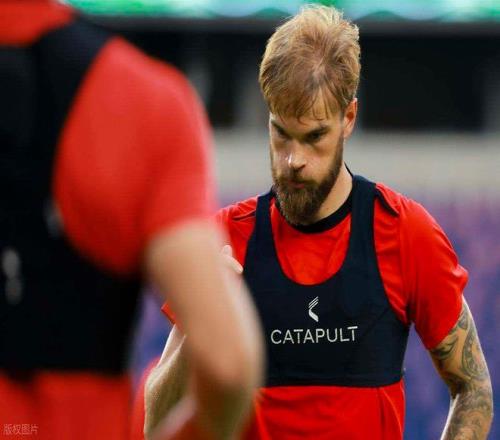 中超8月份最佳阵容官宣出炉！瓦科和高天意入选，米特里策挑大梁