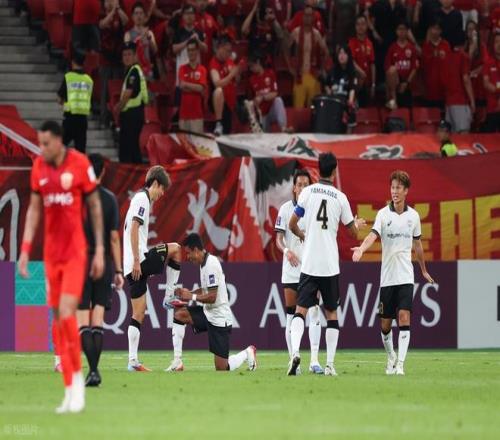 亚冠唯唯诺诺，中超重拳出击！所谓豪强外战扭曲生存，只敢窝里横