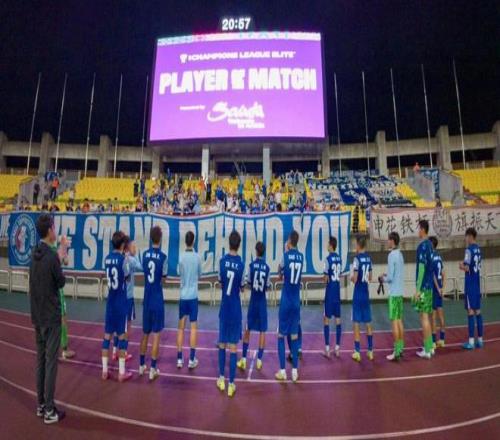 记者：申花明日返沪备战中超关键战，吴曦伤病还没完全康复