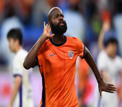 中超转会“大鱼”出现！申花、蓉城哄抢非洲神锋，年薪至少8百万