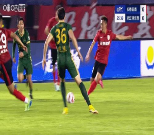 中超疯狂一夜！亚泰拿1分，梅州掉进降级区齐鲁德比一股江湖味道