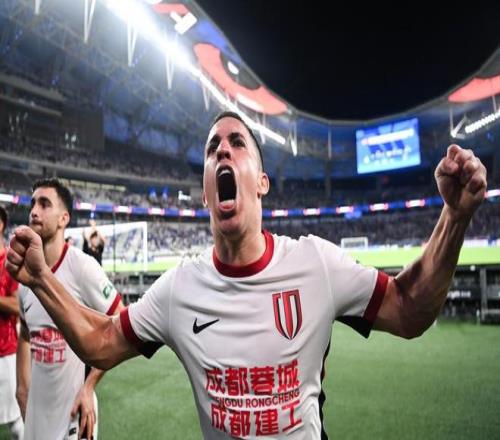 堪比争冠！洋哨再度执法！中超生死大战：绝平泰山后，再造奇迹