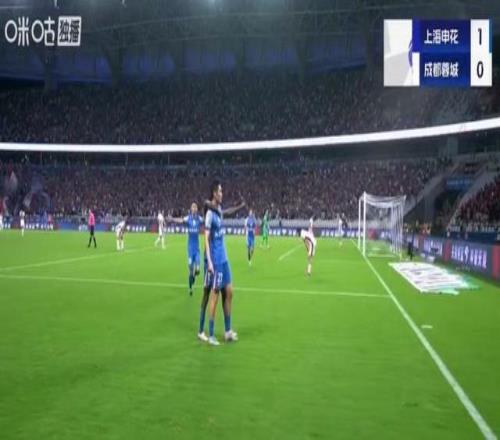 打破僵局！陈晋一接马纳法助攻高速反击破门，申花10领先蓉城！