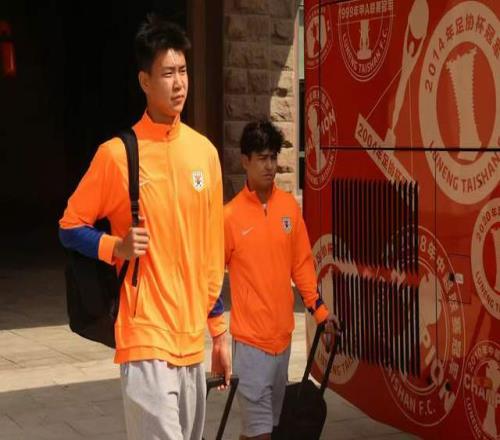 韩鹏带3新星出征，不见泽卡放低姿态拼申花泰山2将入选最佳候选