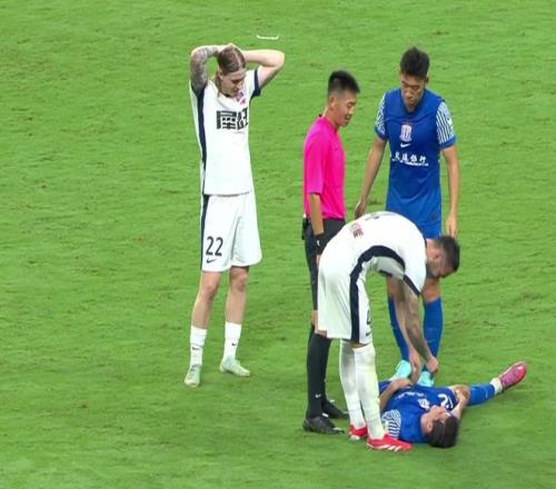 61！上海申花主场爆发，大胜降级热门球队，比分暂时追平榜首