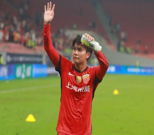 海港小将蒯纪闻首发出战广岛三箭，迎个人亚精英赛首秀