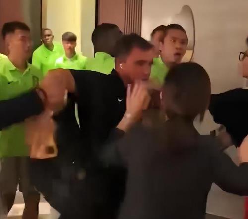张玉宁和北京球迷的冲突，撕下了中国男足最温柔的“伪装”