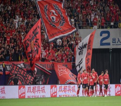 蓉城6场不败！暂排中超榜首，双杀卫冕冠军，费利佩百场双响