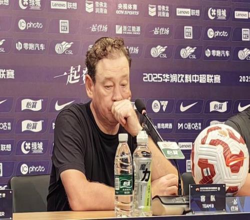斯卢茨基：米特里策是中超最佳外援一分差距不代表什么