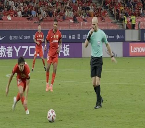 马哈德迈连续两轮吹中超，他曾执法国足金色三分钟绝杀巴林