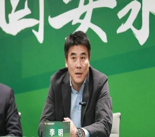 李明现身国安训练场，外籍裁判吹罚京鲁大战，泰山队不当送分童子