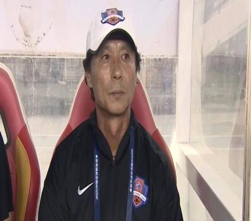 曲刚：我们球员发挥不错，但很多机会没把握住，这就是足球