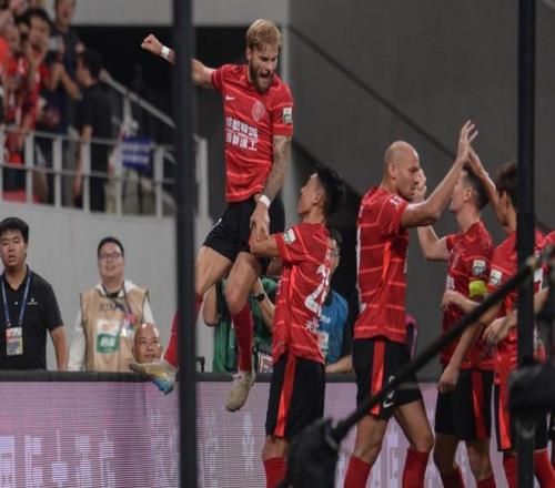 穆斯卡特不敢相信，中超卫冕冠军溃败：2场不胜，争冠形势恶化