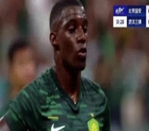 北京国安40横扫武汉三镇，裁判的疑似保安哨再次授人以柄