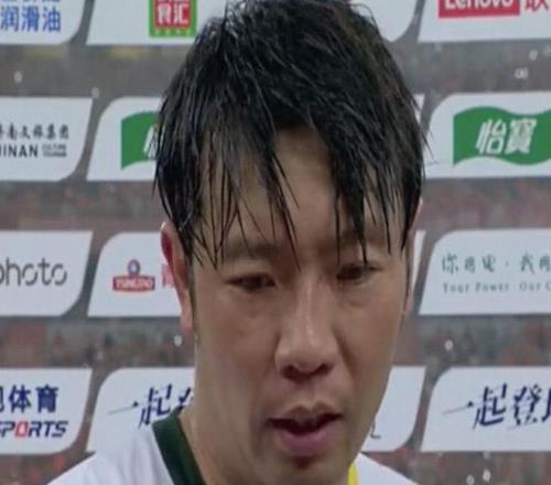 山东球迷喊服不服张稀哲：不论是场面还是比分，都全面落后
