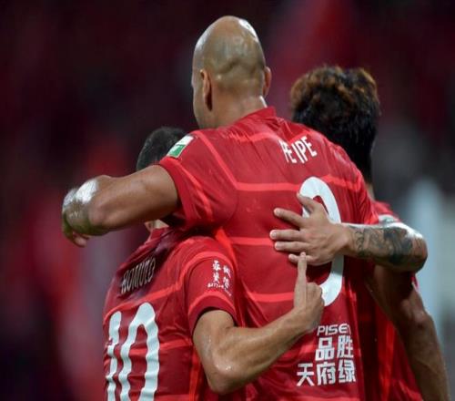 上海海港耻辱一战：被灌4球，中超榜首易主，上海申花掉到第2