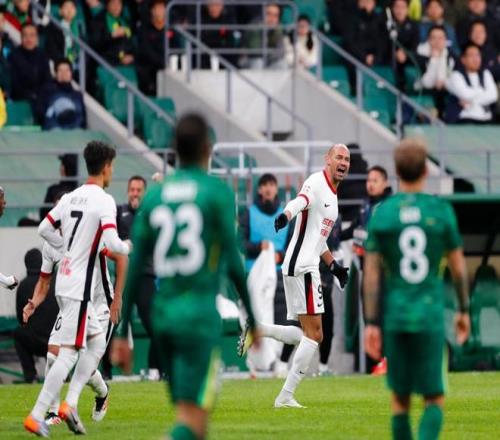 蓉城暂时登顶！媒体人热议：申花最大对手，真夺冠管理层脑子要炸