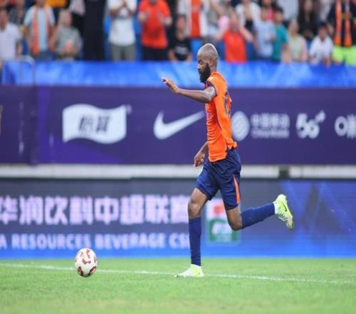 中超门线悬案！薛庆浩极限神扑，海牛差一点，媒体人：这防线该骂