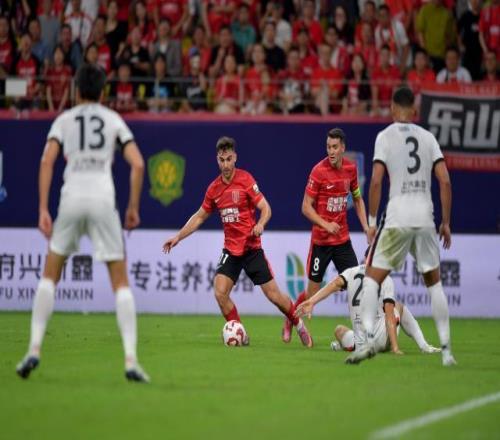 【中超】古尔芬克尔造3球费利佩2球蓉城4比1海港