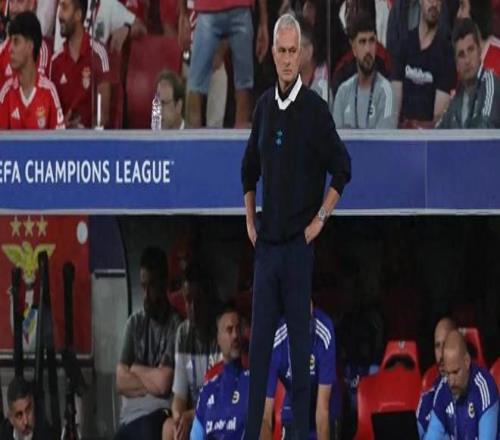 前中超球星被罚下场，穆里尼奥欧冠梦再碎，费内巴切遗憾出局