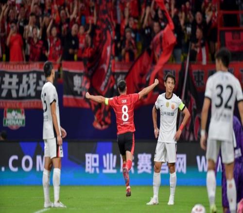 蓉城41暂登顶中超赛季双杀+送海港近14轮首败费利佩百场战双响