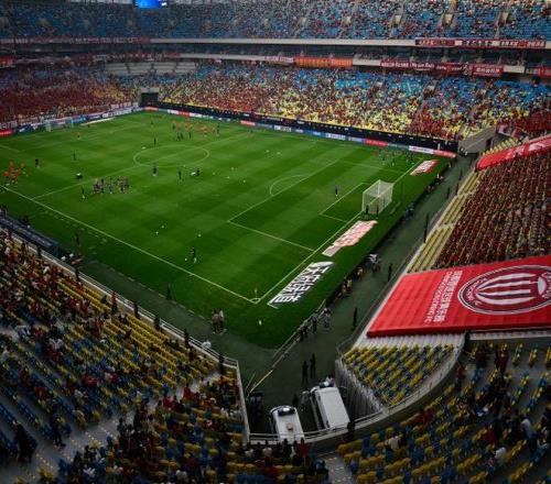 丰臻：蓉城tifo跟工体八万人略有不同，大概会让人想起威斯特法伦