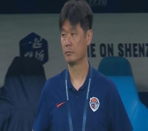 李霄鹏：感谢到场的球迷，今天的加油助威声让队员踢得更兴奋