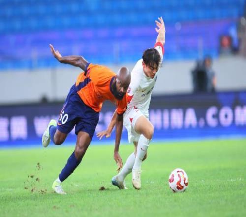 【中超】兰克尔泽2射1传奥斯卡染红海牛5比1玉昆