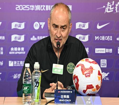 卡内达：王钰栋三场东亚杯基本打满，能否出战中超要看恢复情况