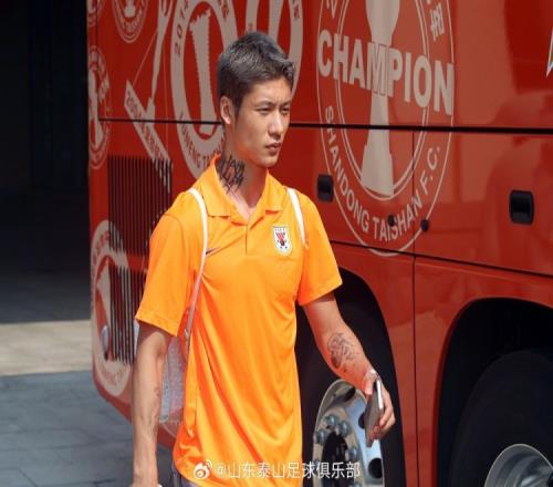 今天下午泰山队启程前往成都，准备与成都蓉城队的中超联赛