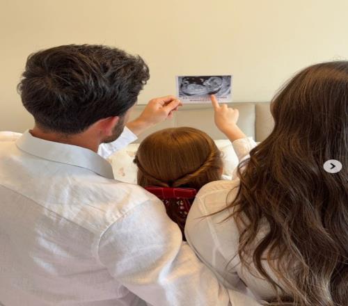 恭喜！浙江队外援卢卡斯社媒晒照，与妻子迎来二胎