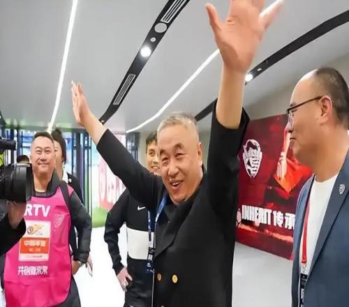 只有李霄鹏能帮助海牛队实现降级梦想，乔老板在下一盘大棋