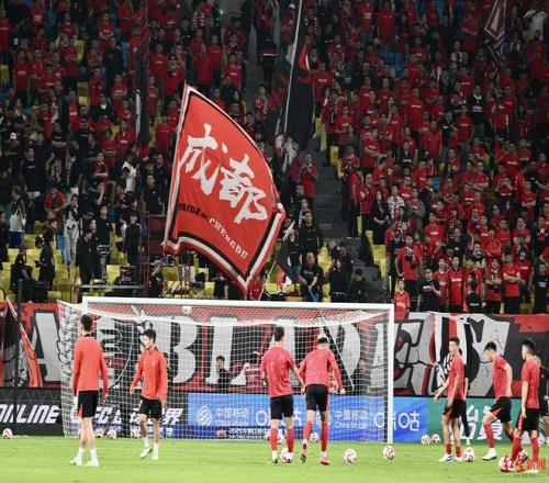 成都蓉城主场3比1力克梅州客家，继续在积分榜上紧追上海海港