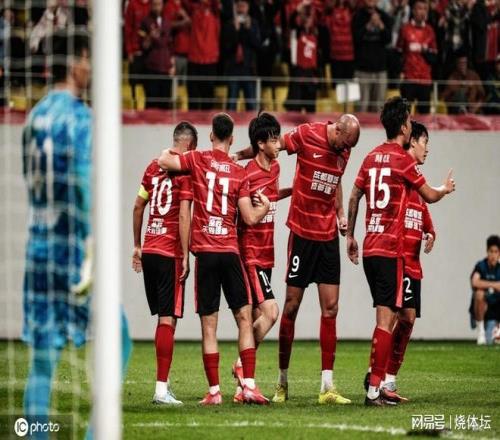 中超：成都蓉城31战胜梅州！仍落后榜首2分，杨明洋、罗慕洛破门