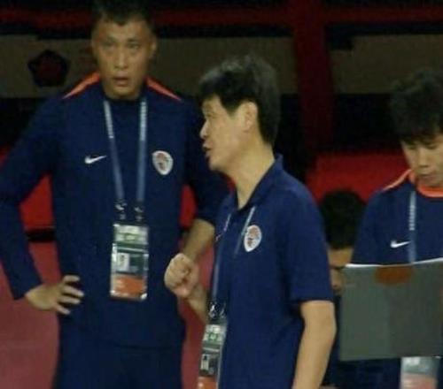 莱昂纳多梅开二度海港领跑中超，主场34输球海牛招手中甲