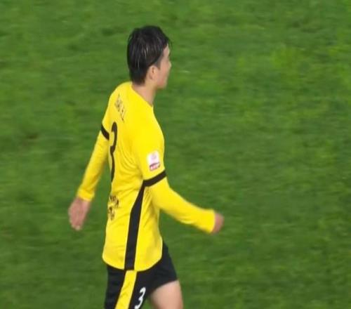 青岛西海岸球员赵宏略累积四黄，将缺席下轮与成都蓉城的比赛