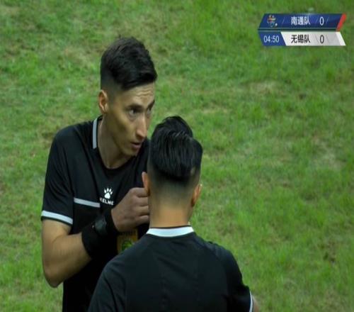 麦麦提江执法苏超半决赛南通vs无锡，昨天他还在云南吹中超