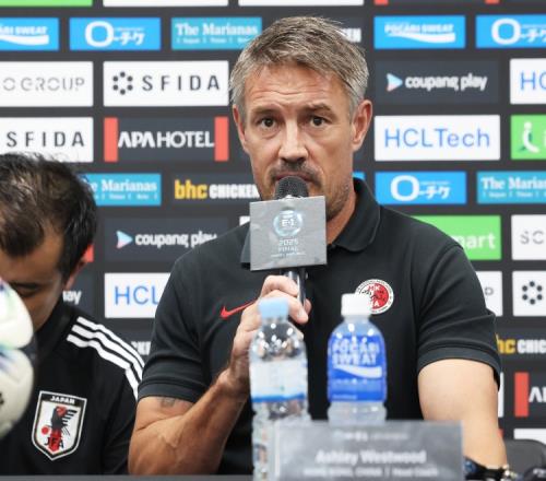 中国香港主帅谈交手国足：会找到方法施压争取积极进攻并进球