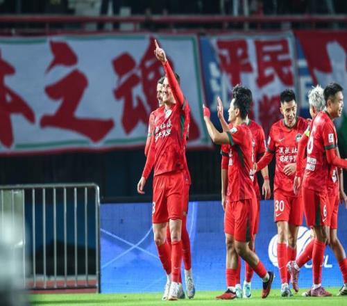 【中超】纳萨里奥破门马亚头球河南2比0亚泰