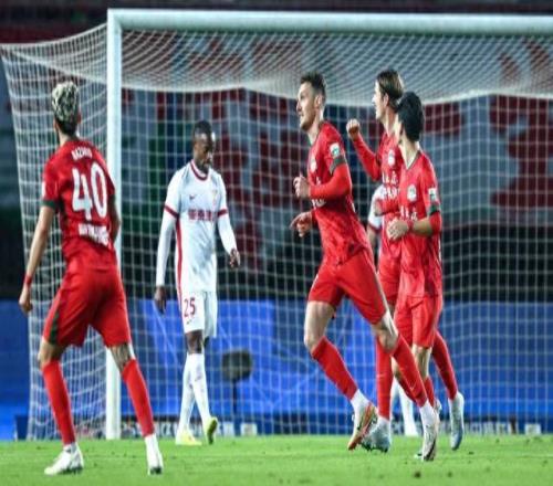 第27轮保级区仅深圳新鹏城拿分，中超降级悬念依然扑朔迷离