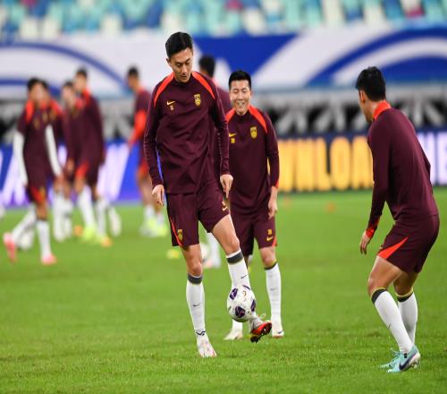 亚足联公布18强赛最佳阵候选：国足蒋圣龙入选，日韩共9将在列