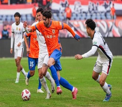 泽卡：山东泰山是中超顶级球队之一，若留队明年将为冠军而战