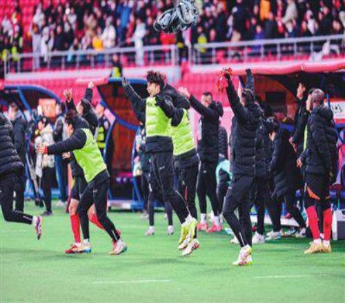 辽宁铁人队十年磨一剑逆风飞翔，用坚持书写传奇！