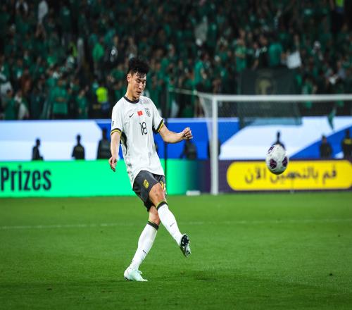 记者：韩鹏飞是个踢球实在的球员，尝试用好他会越来越好用