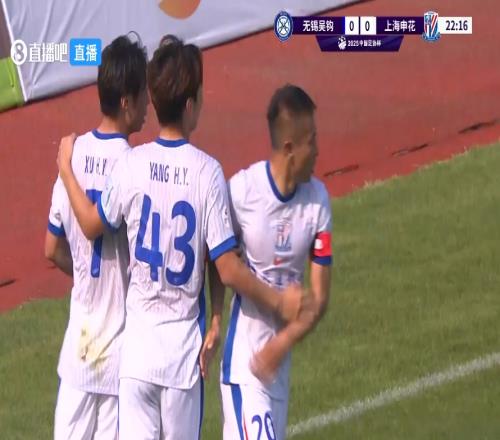 3分钟双响！38岁于汉超头顶脚踢连进2球，申花20领先无锡