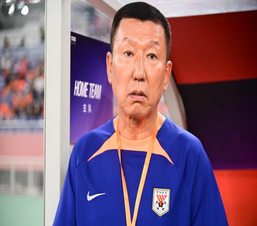 记者:内外交困的泰山队挺了过来,希望胜利可以冲刷阴霾迎来光明