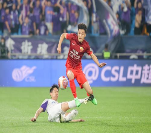 记者:武磊9日启程前往海港阿布扎比训练营,继续下一步治疗康复