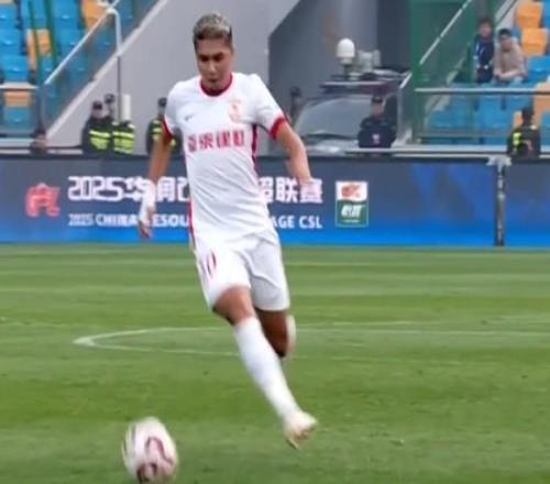 里程碑，亚泰前锋艾菲尔丁俱乐部赛事已出战100场