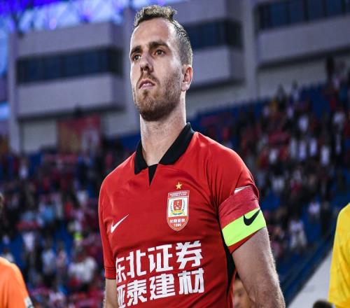 媒体人:国足一下子可以梦想美加墨了 塞尔吉尼奥归化必须加速